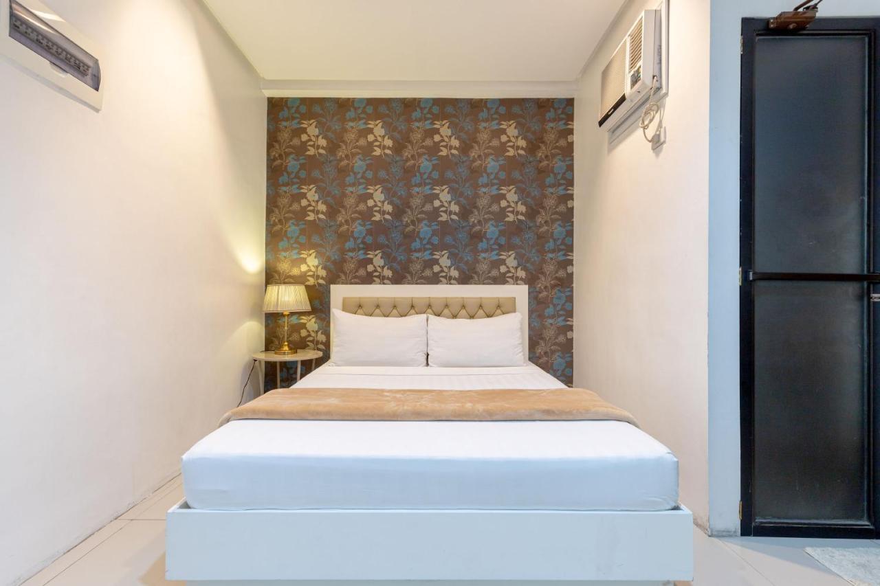Baymont Suites & Residences Paranaque City Exterior photo